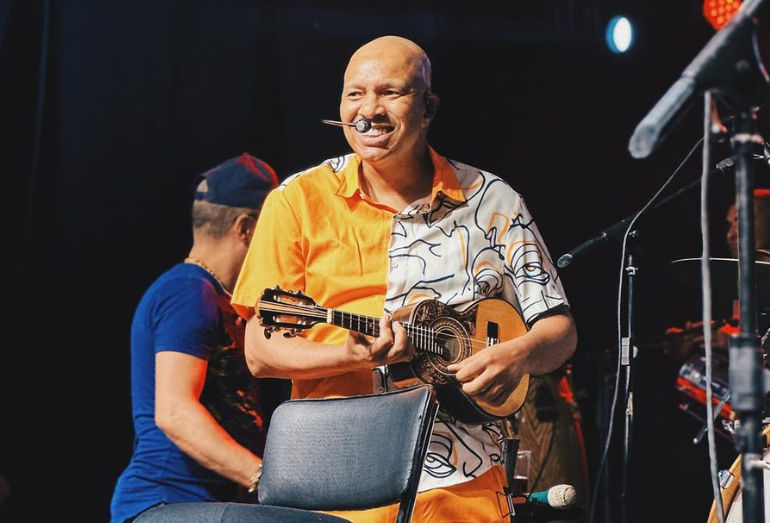 Anderson Leonardo, vocalista do grupo Molejo, recebe alta após 21 dias internado