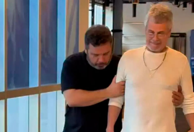 Uma lição de força! Carlinhos de Jesus mostra seu processo de reabilitação