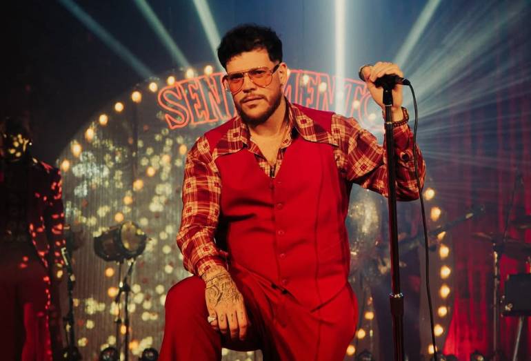 Ferrugem mergulha na estética dos anos 70 com o lançamento do single “Arrependidaço”