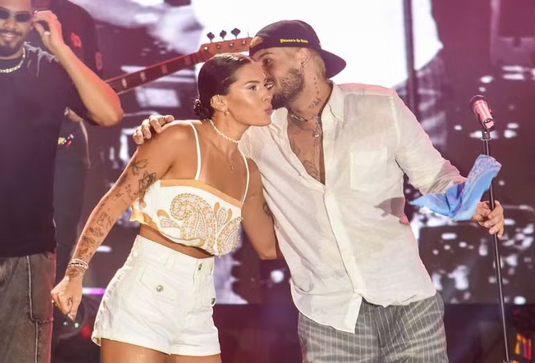 Ana Castela e Zé Felipe dividem palco e brincam nos bastidores após término