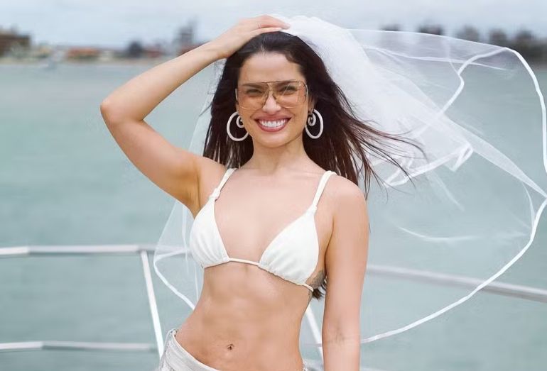 Juliette exagera na despedida de solteira e mostra corpo cheio de hematomas: 