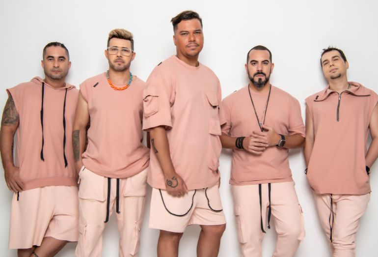 Sorriso Maroto relembra 30 anos de carreira no Mundo Fã e Bruno revela se sairia ou não do grupo; assista